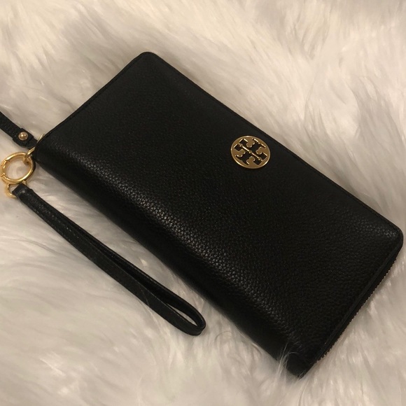 Tory Burch Handbags - 🆕•Tory Burch• Everly Passport Continental Wallet